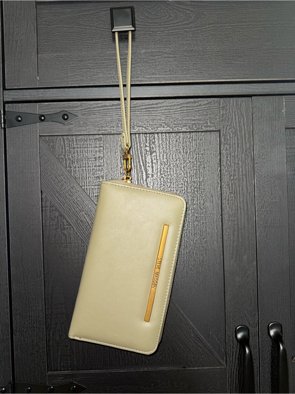 Steve Madden Olive Green Zip-Around Wristlet - Picture 4 of 4